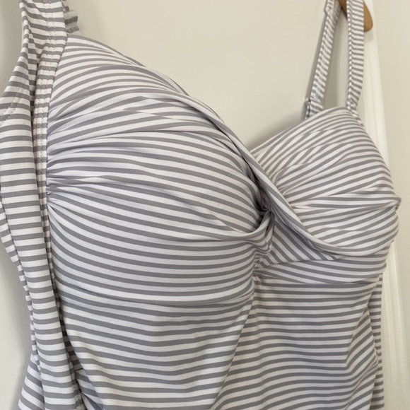 Nip Tuck Sorrento Stripe Joanne One-Piece Swim Suit Silver-Grey & White size 10 - Picture 5 of 16